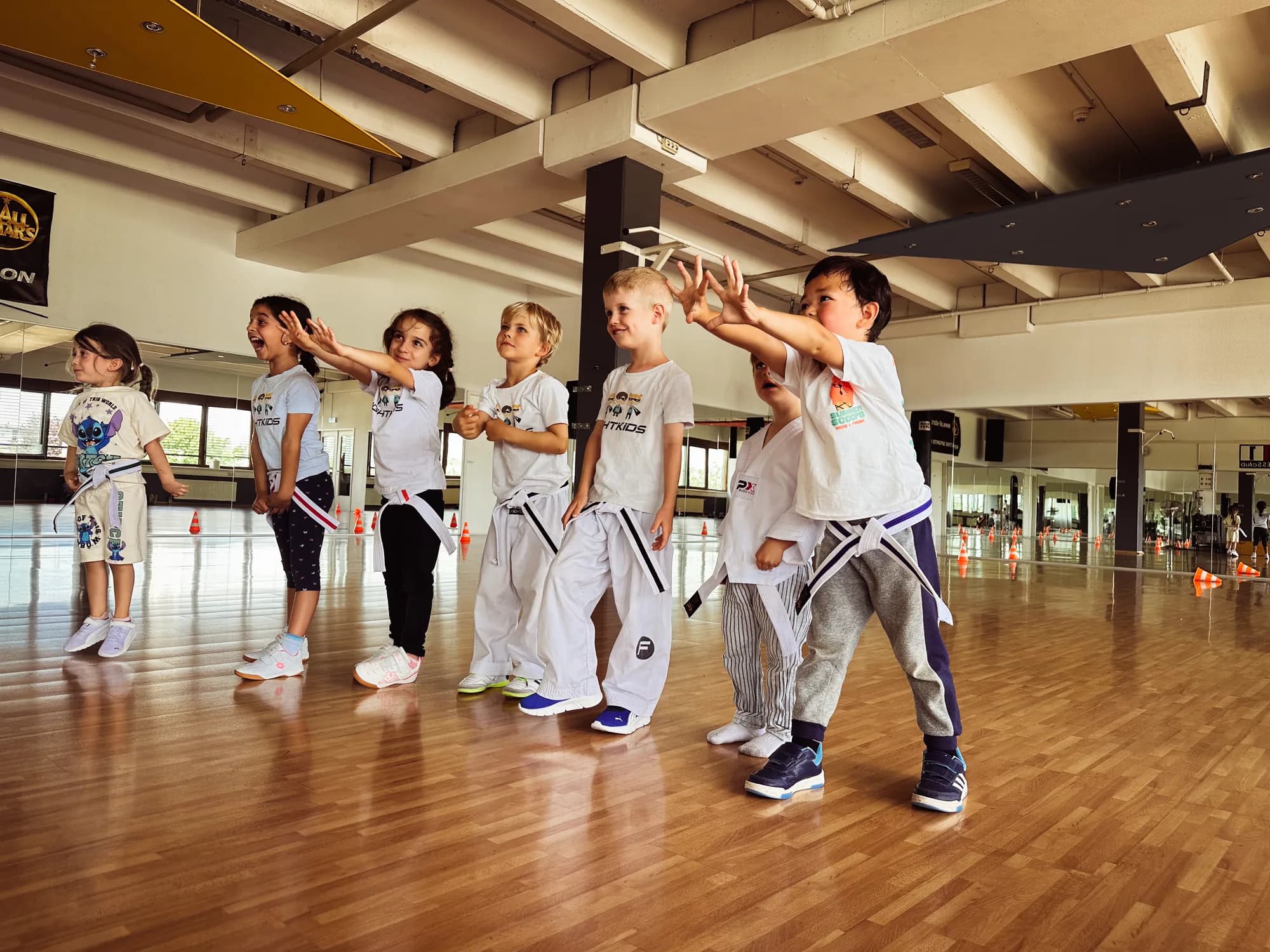 Kind beim Kids-Training bei HAUZEL fightheroes