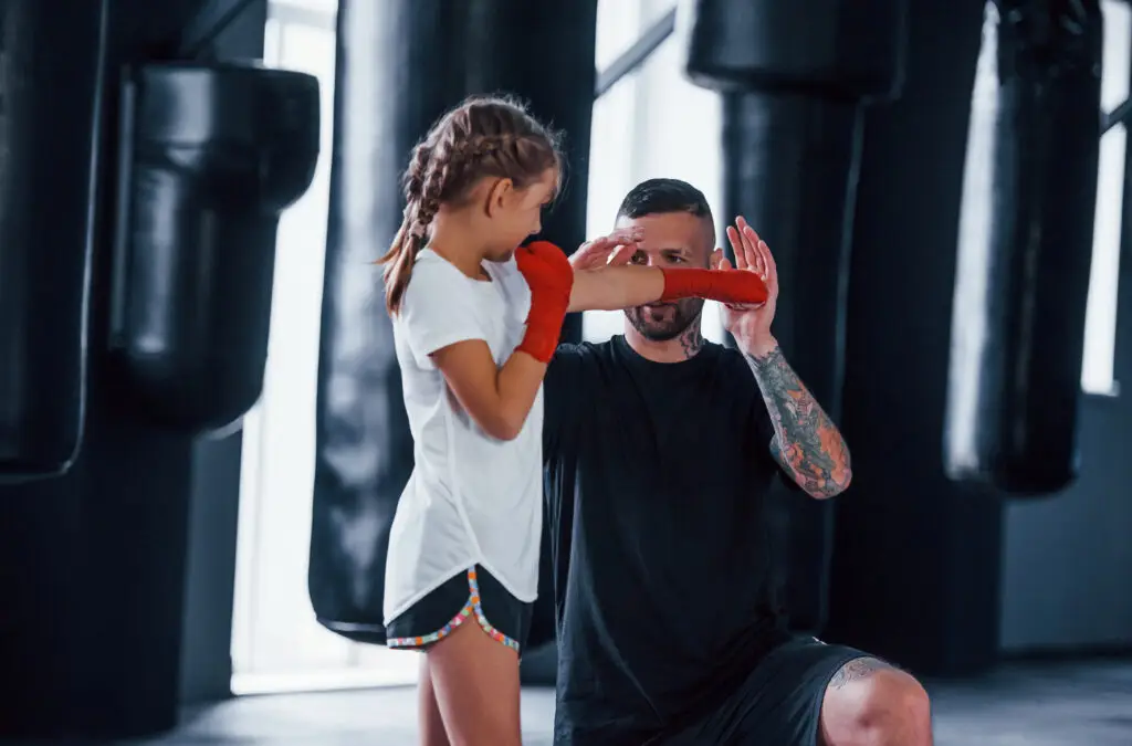 Hauzel Kampfsport Stuttgart Ludwigsburg Degerloch Möglingen MMA Krav Maga Gym Fitness Zentrum Selbstverteidigung Sporttraining Kampfperformance Kampfschule. Training für Erwachsene und Kinder – Kinder beim Training.