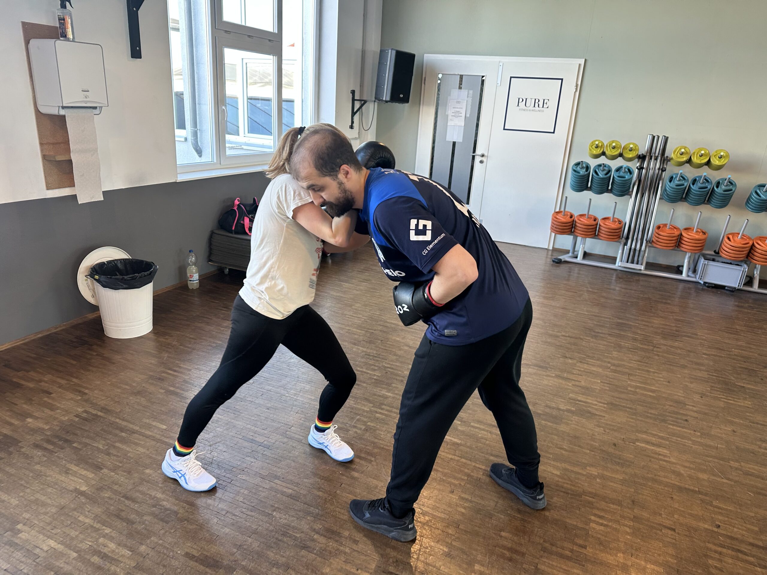 Krav Maga Ludwigsburg Hauzel Kampfsportshule Training für Frauen Selbstverteidigung