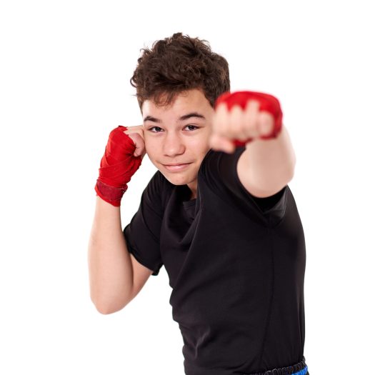 Hauzel Kampfsport Stuttgart Ludwigsburg Degerloch Möglingen MMA Krav Maga Gym Fitness Zentrum Selbstverteidigung Sporttraining Kampfperformance Kampfschule. Training für Erwachsene und Kinder – Jugendliche mit Boxhandschuhen beim Schlagtraining.